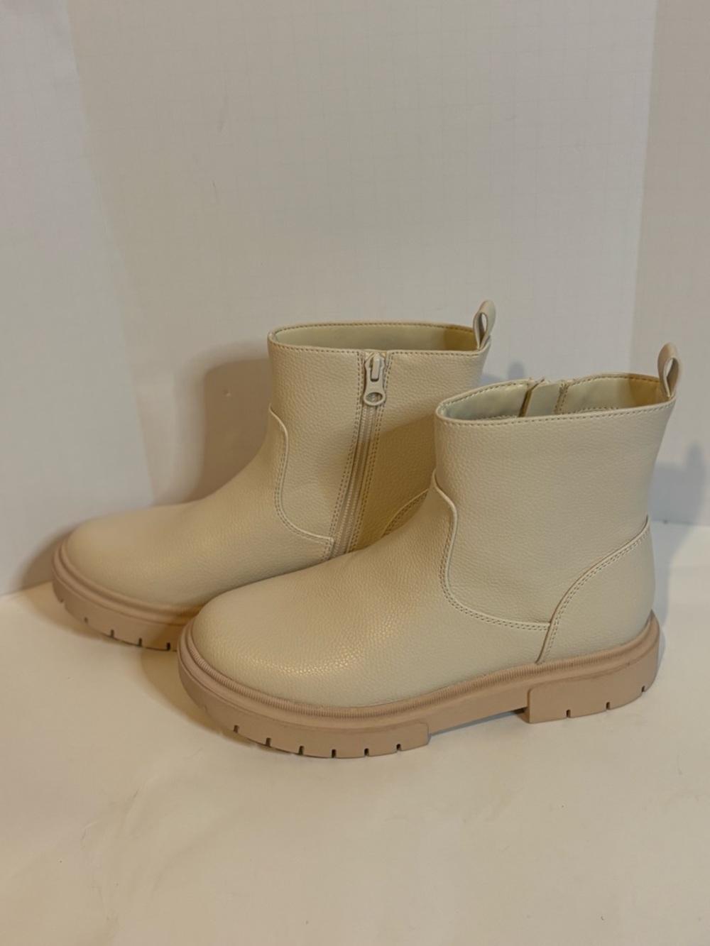 art class Cream Ankle Boots with Side Zip
